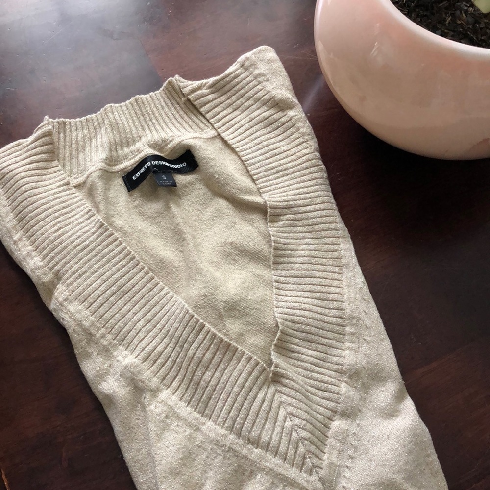 ✨ Express Gold Metallic V-Neck Sweater – Size S